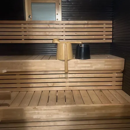 Apartment Private In A Shared Detached House *