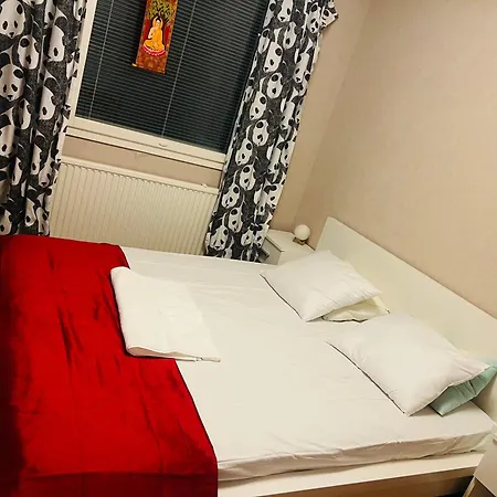 Private In A Shared Detached House Apartament *